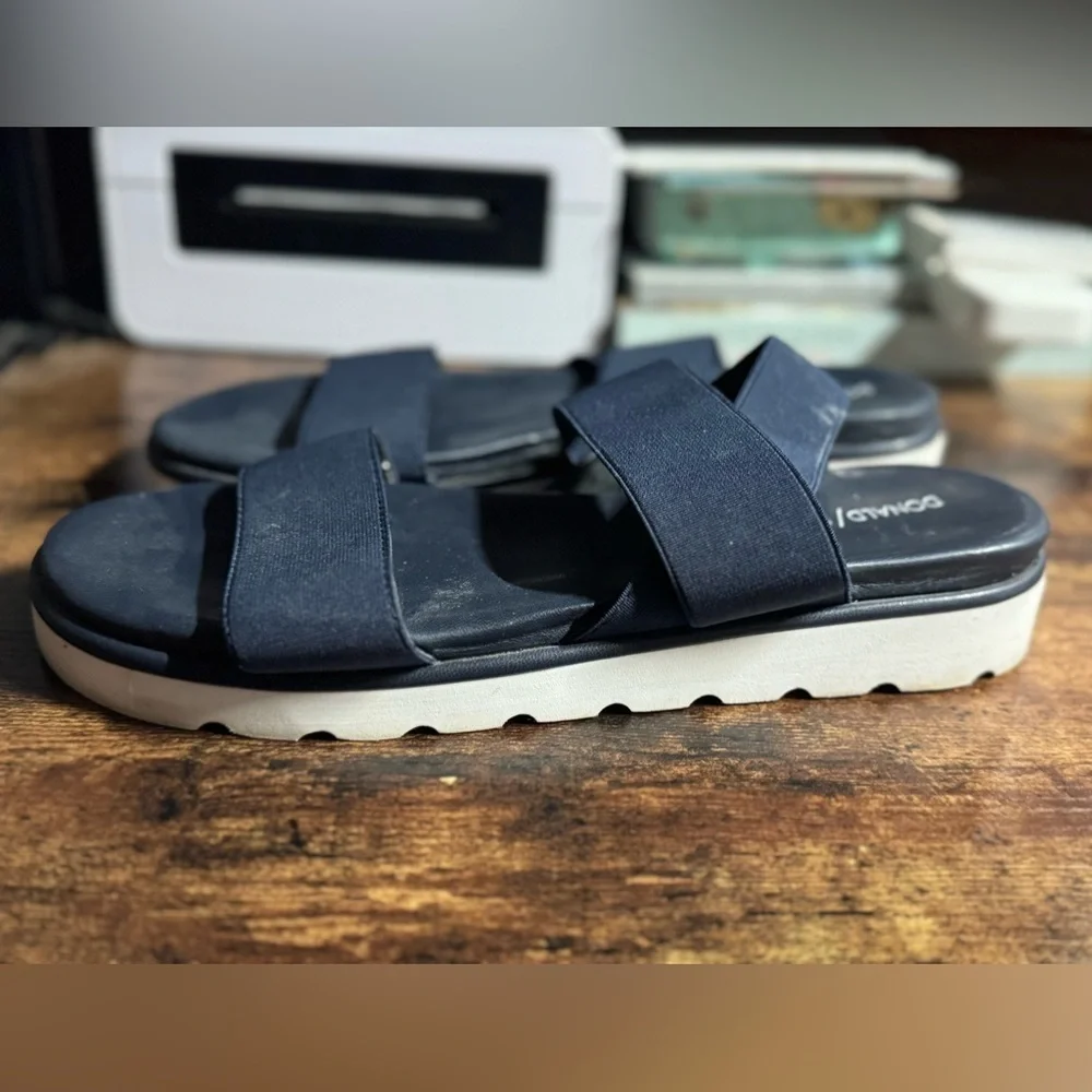 Donald Pliner LUE-A Navy Blue Elastic Flatform Sandals - Size 9.5M